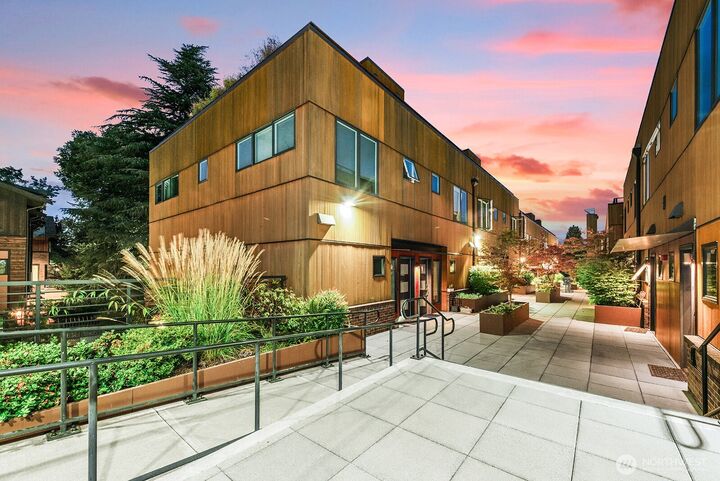 Property Photo:  3300 NE 65th Street 219  WA 98115 
