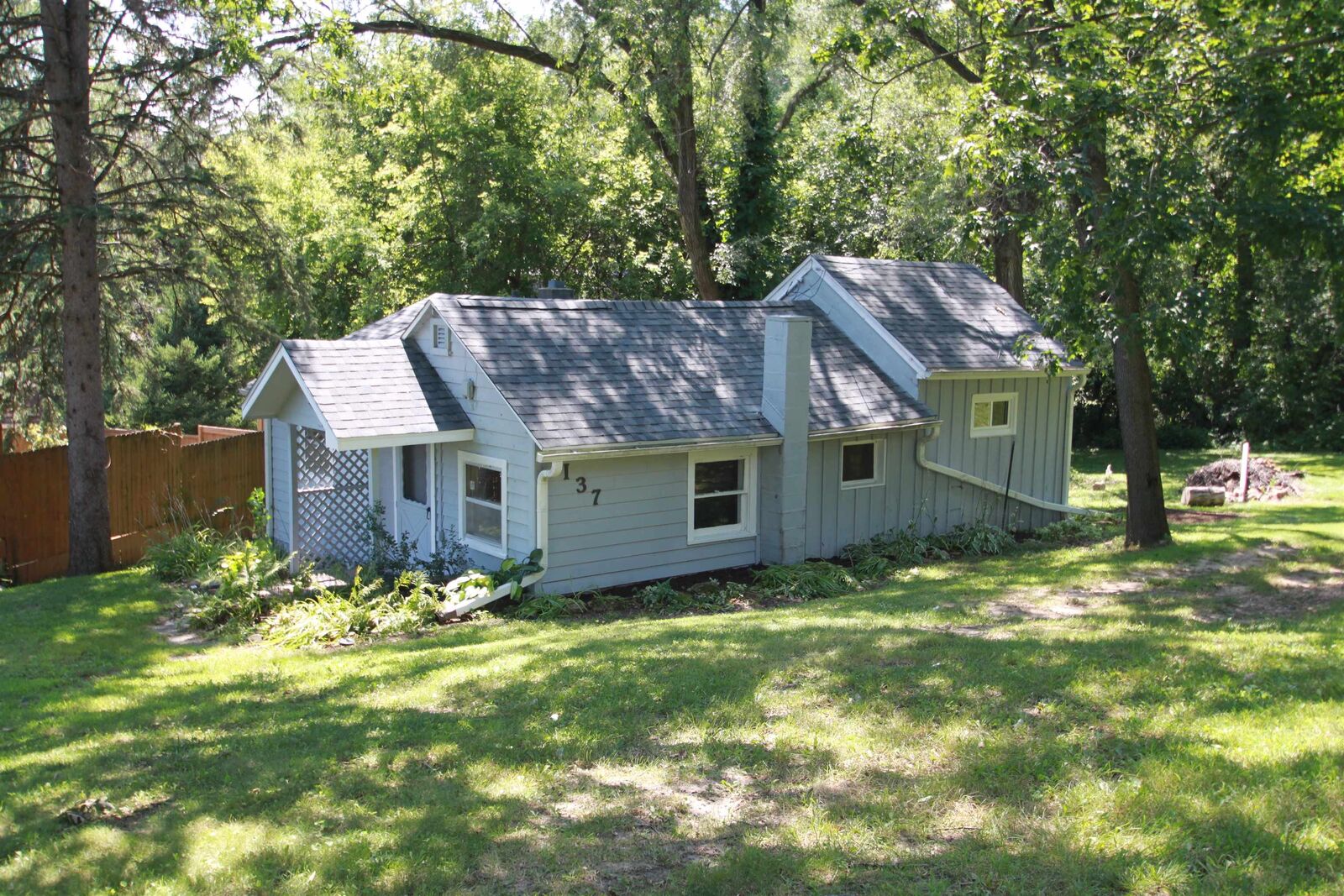 Property Photo:  137 S Salem Street  IL 61016 
