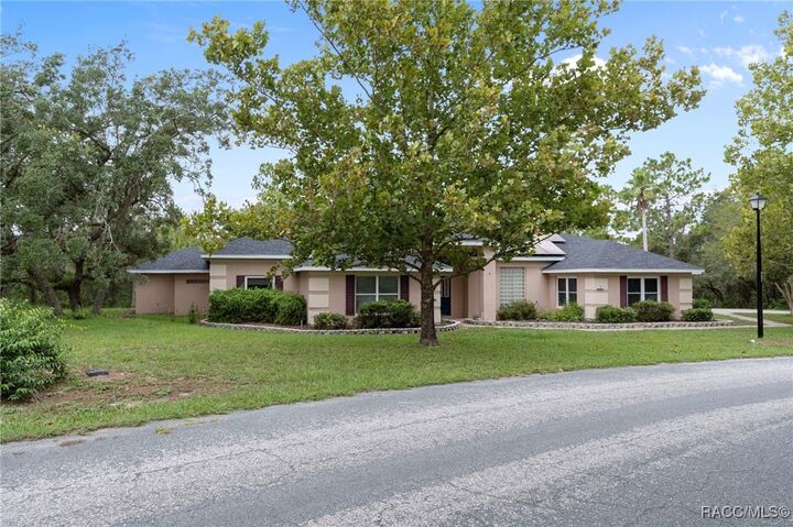 Property Photo: 24 Black Willow Court N FL 34446