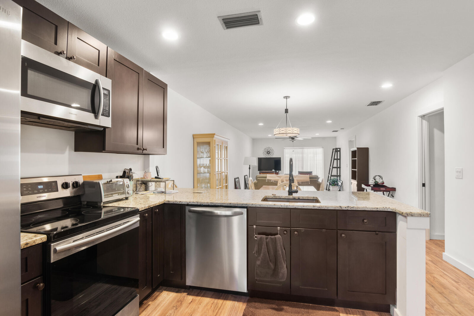 Property Photo: 5814 Summerfield Court 48 FL 34950