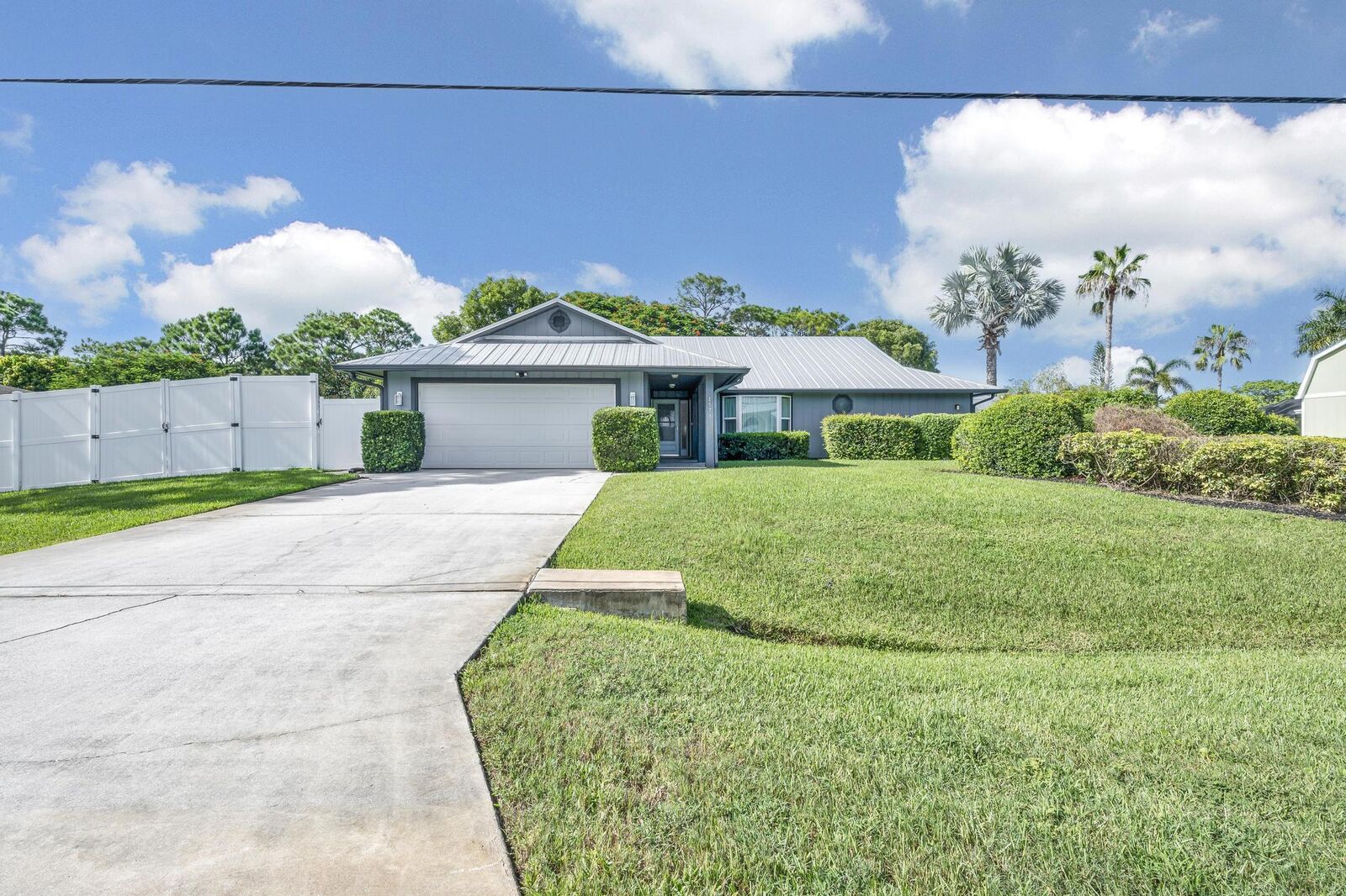 Property Photo: 1573 SE Blockton Avenue FL 34952