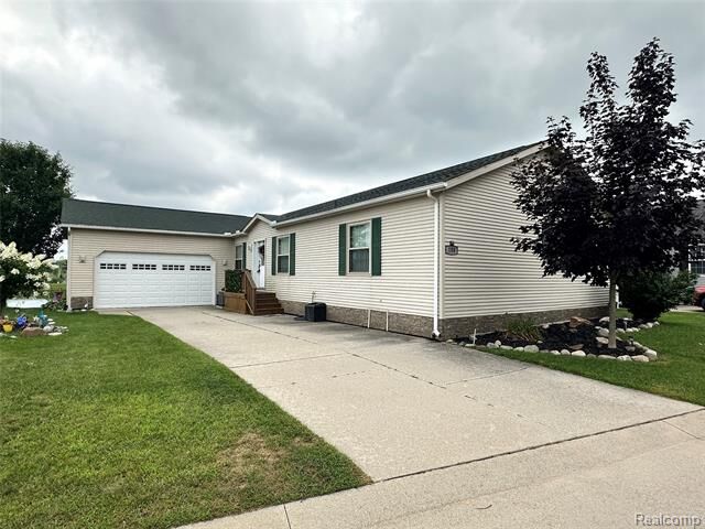 148 Pine Lakes Drive W  Lapeer Twp MI 48446 photo