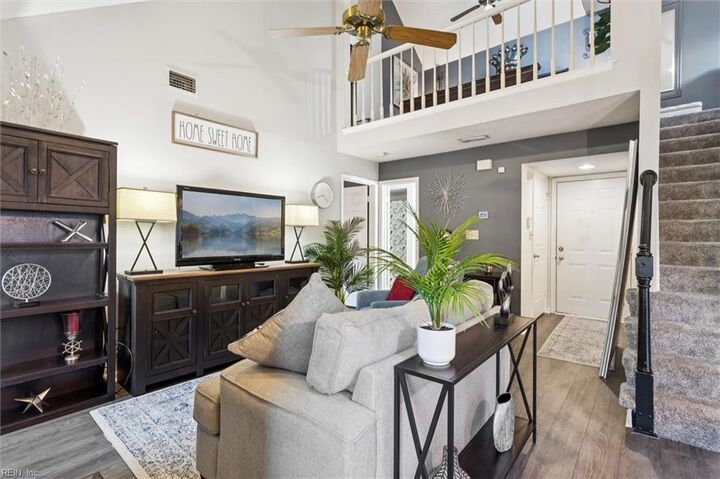 Property Photo: 516 Thorncliff Dr 201 VA 23608