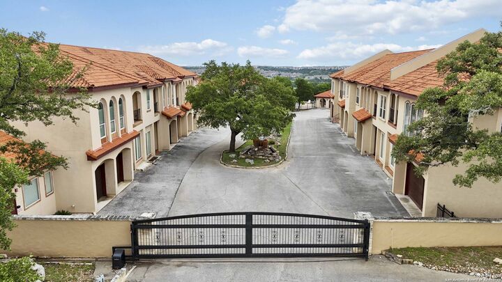 Property Photo: 23510 Canyon Golf 101 TX 78258