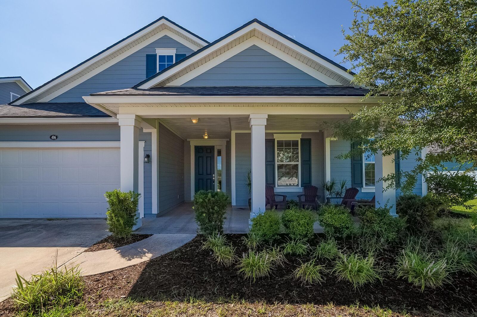Property Photo: 406 Hutchinson Ln FL 32095