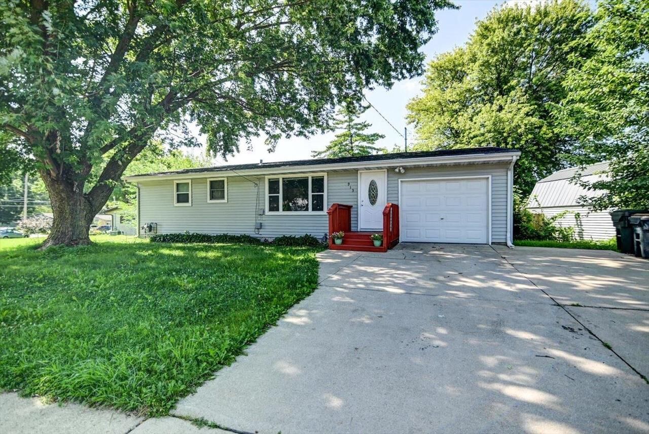 Property Photo:  913 Northport Drive  WI 53704 
