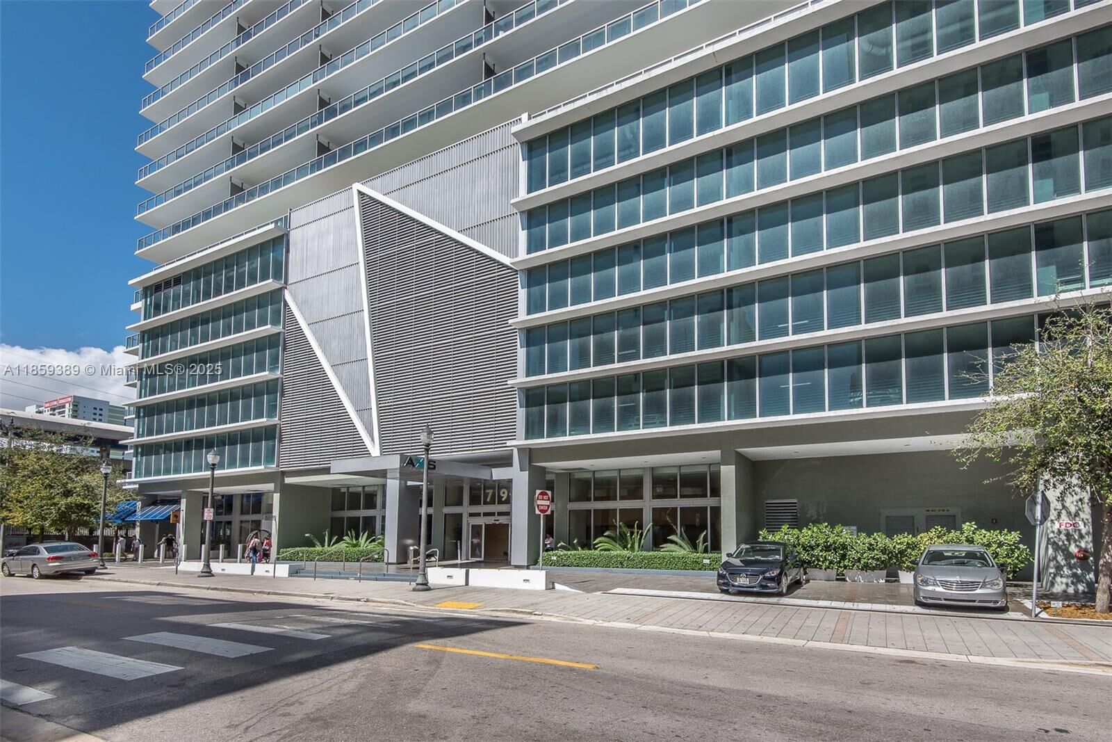 Property Photo: 79 SW 12 St 1904-S FL 33130