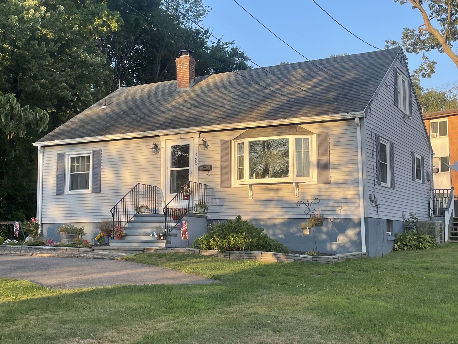 Property Photo:  38 Locust Street  CT 06450 