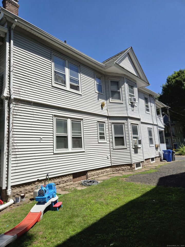 Property Photo:  76 Cottage Street  CT 06040 
