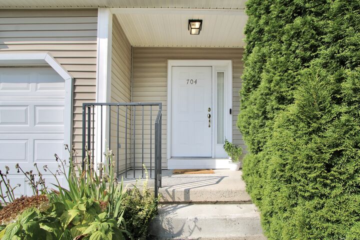 Property Photo: 704 Gray Fox Lane 704 CT 06067