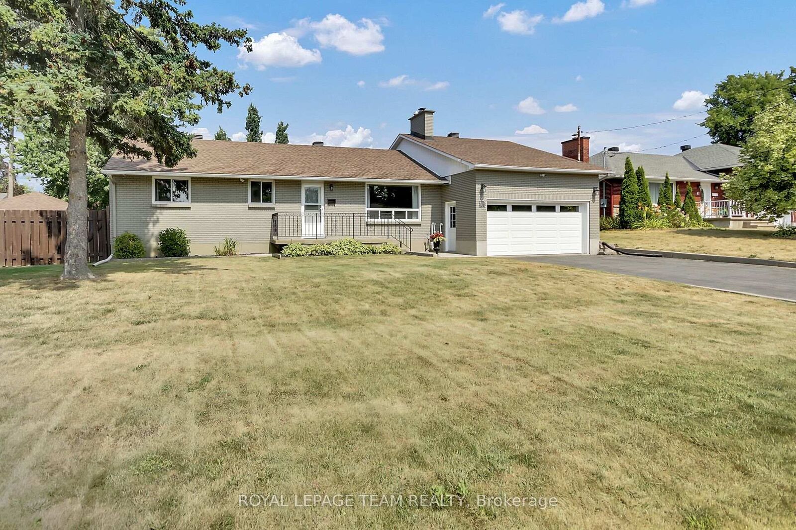 Property Photo: 43 Epworth Avenue ON K2G 2L8