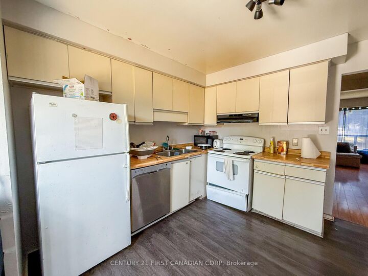 Property Photo: 595 Third Street 18 ON N5V 4A1