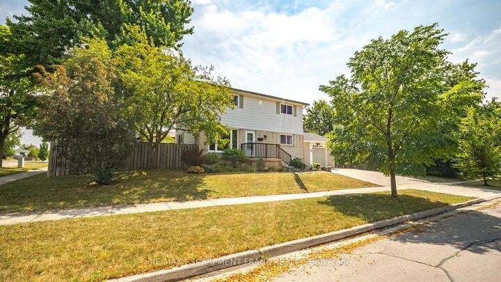 Photo de la propriété:  1 Yorkdale Crescent  ON L8J 1E2 
