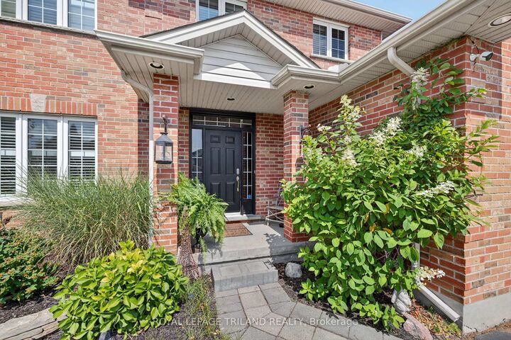 Property Photo:  8 Wingreen Lane  ON N0L 1R0 