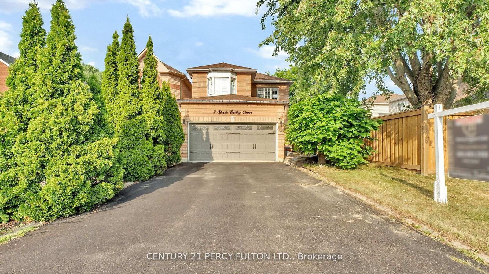 Photo de la propriété:  7 Steele Valley Court  ON L1R 2M4 