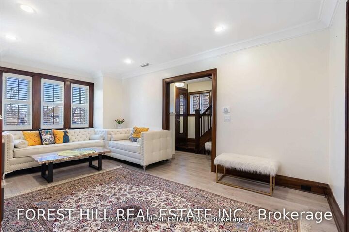 Property Photo:  67 Yonge Boulevard  ON M5M 3G7 