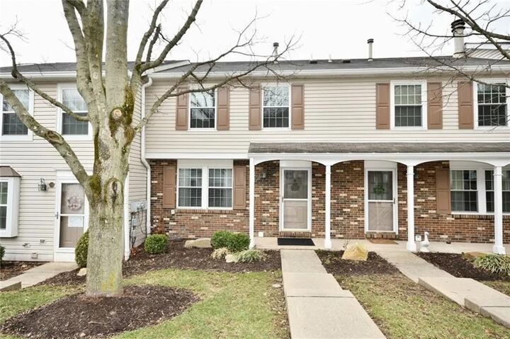 316 Murrays Ln  Castle Shannon PA 15234 photo