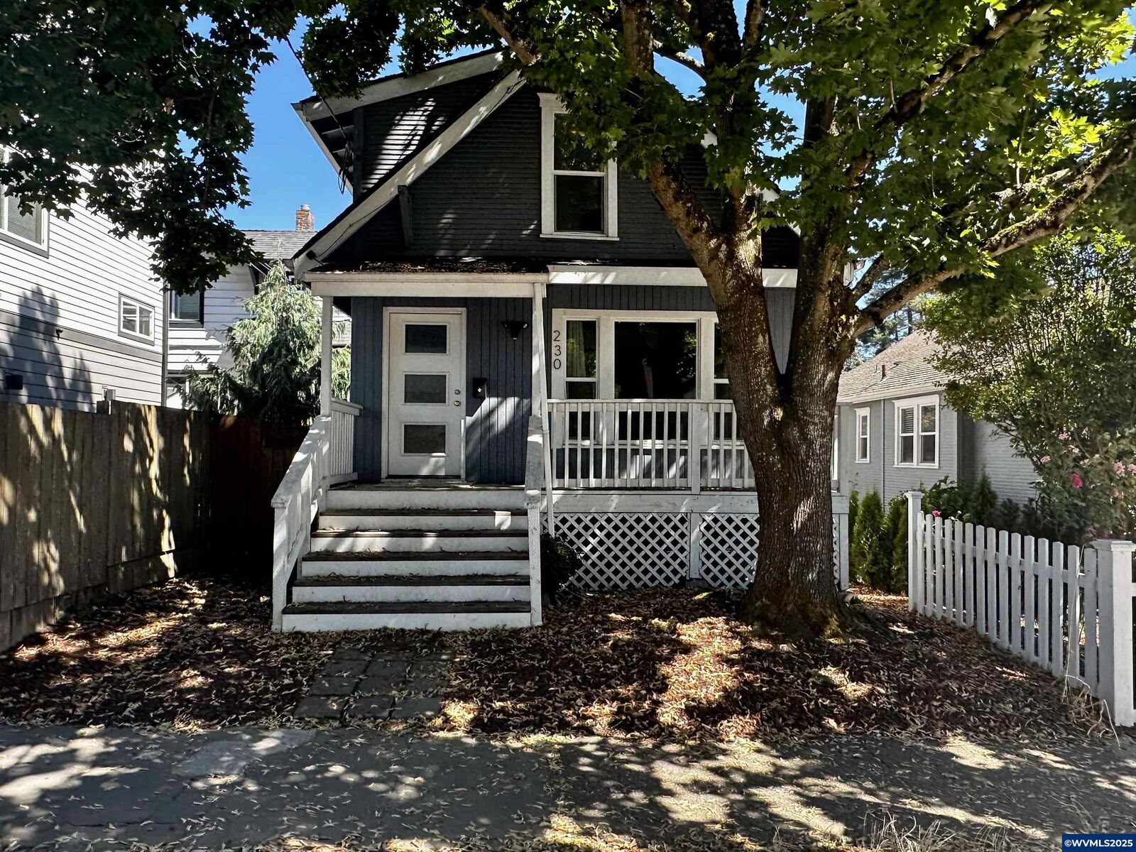 Property Photo:  230 14th St SE  OR 97301 
