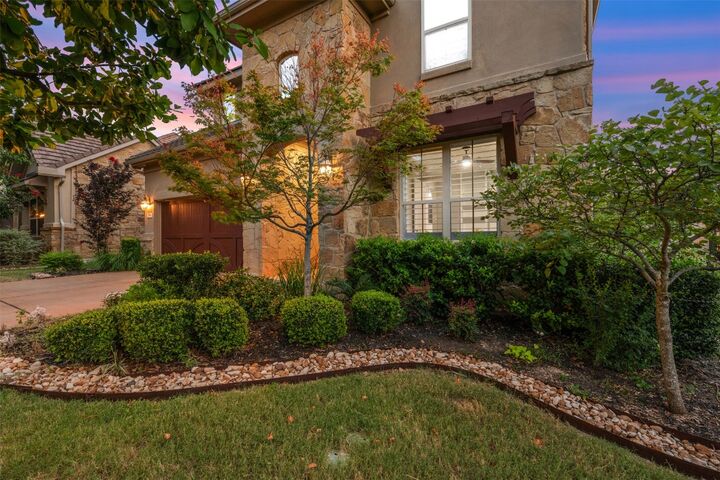 Property Photo: 206 Maxwell Way TX 78738