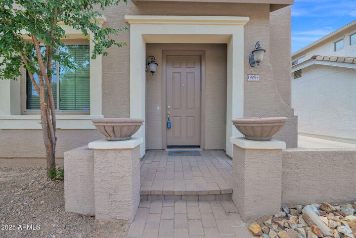 Property Photo:  19095 E Kingbird Court  AZ 85142 
