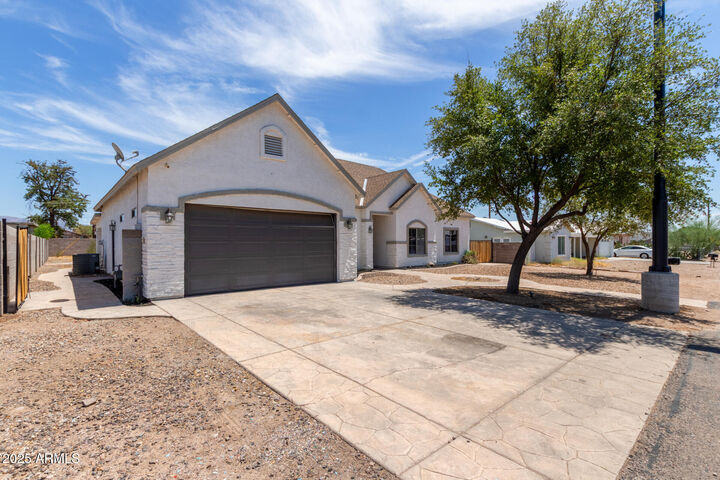 Property Photo:  447 S Warner Drive  AZ 85120 