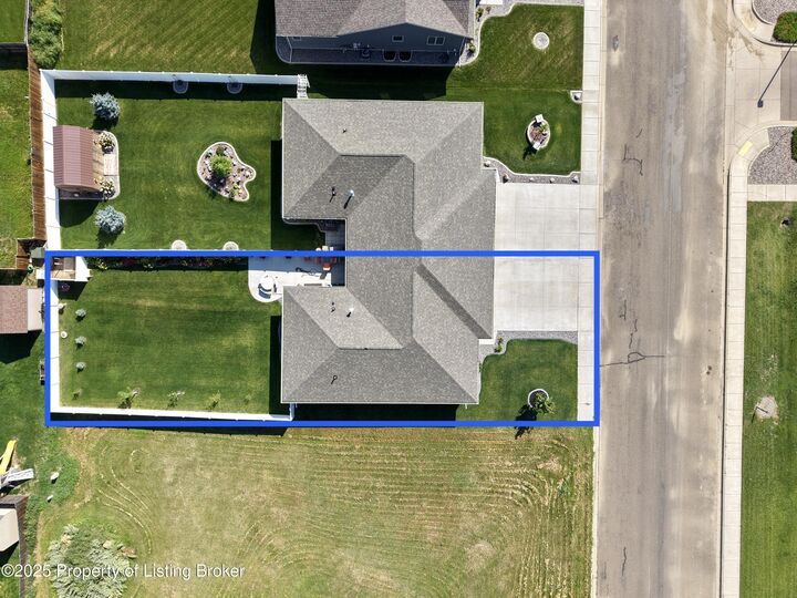 Property Photo: 1541 Lincoln St ND 58601