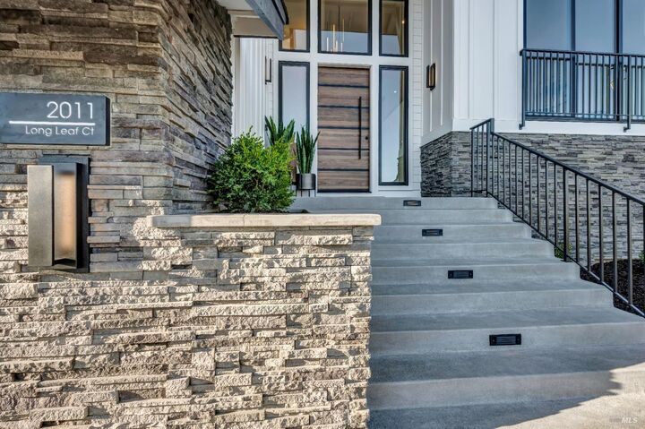 Property Photo:  2011 Long Leaf Court  CA 95403 