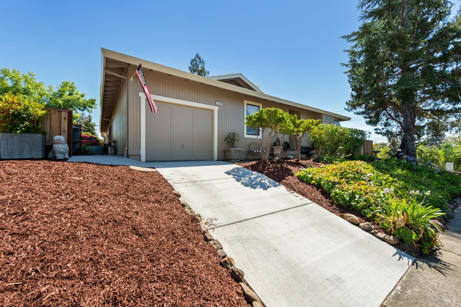 Property Photo: 695 Montclair Drive CA 95409