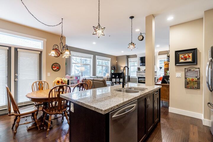 Property Photo: 35298 Marshall Road 17 BC V3G 0E2
