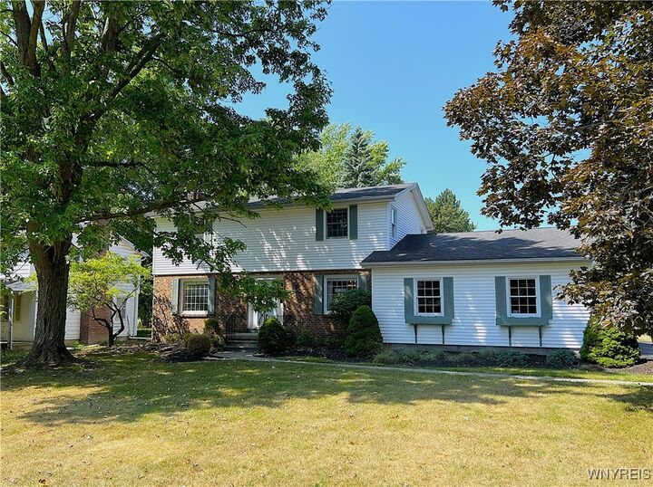 4630 Boncrest Drive E  Clarence NY 14221 photo