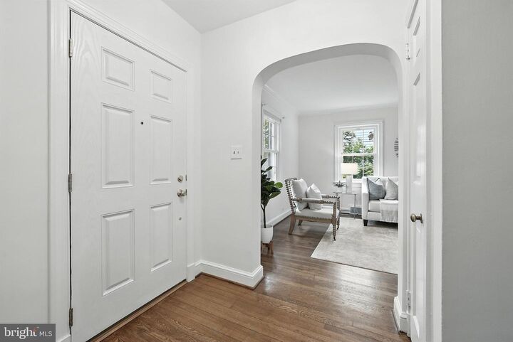Property Photo: 2313 N Wakefield Street VA 22207