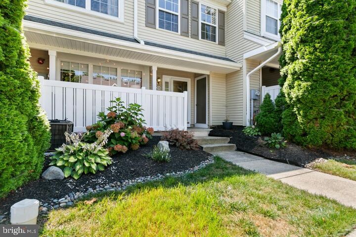 Property Photo:  220 Flagstone Road 6  PA 19425 