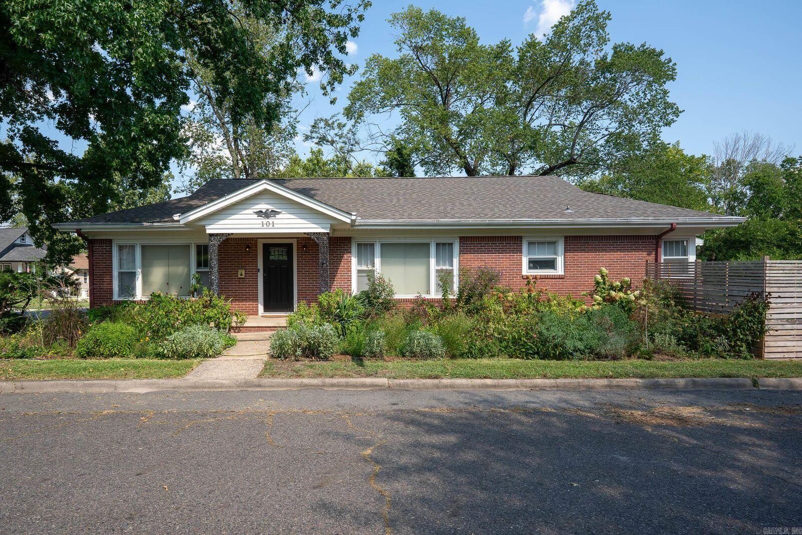Property Photo:  101 Cherokee Street  AR 71901 