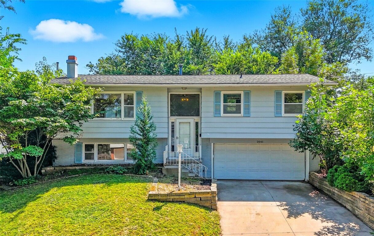 Property Photo: 2041 Birchwood Drive NE IA 52402
