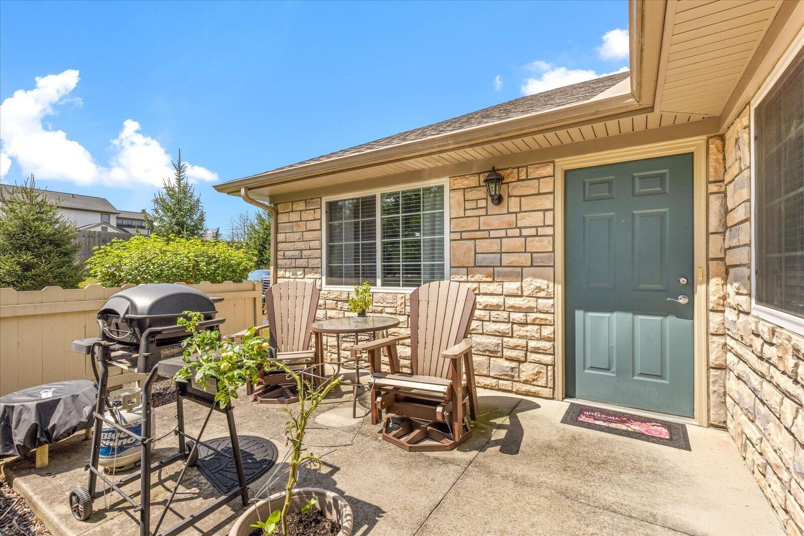 Property Photo: 136 Pioneer Circle OH 43147