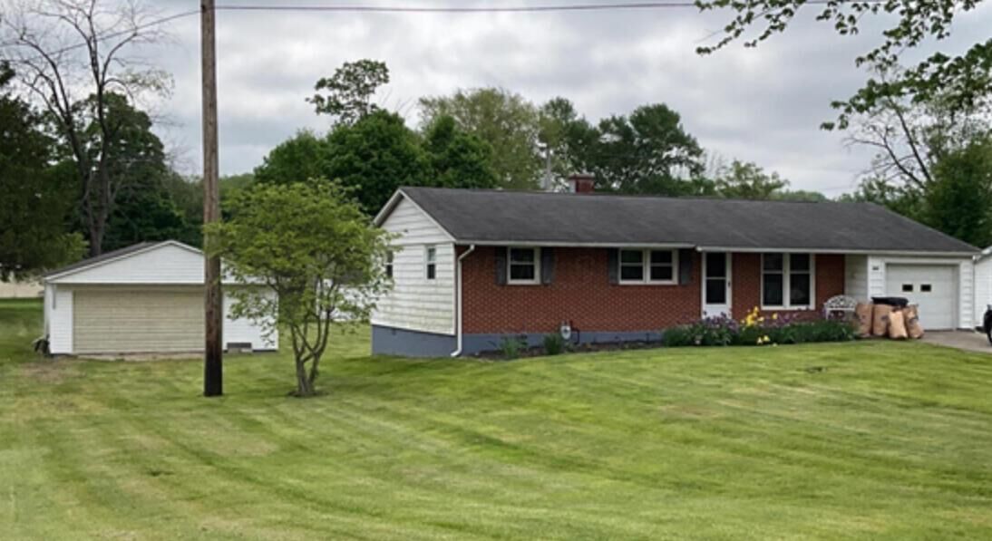 Property Photo: 824 Fieldson Drive OH 43056
