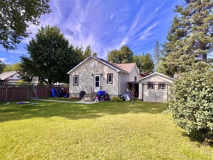 Property Photo:  221 Ellen Street  MB R0J 1H0 