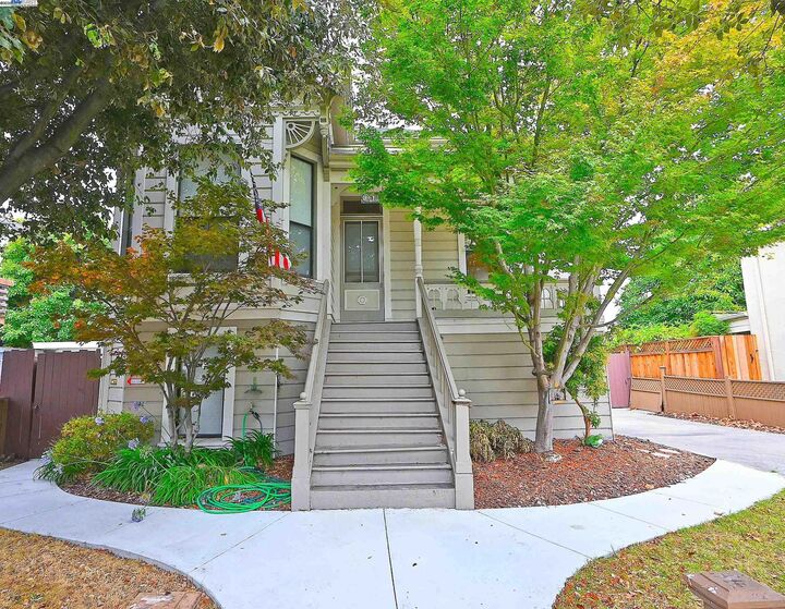 1613 Union St  Alameda CA 94501 photo