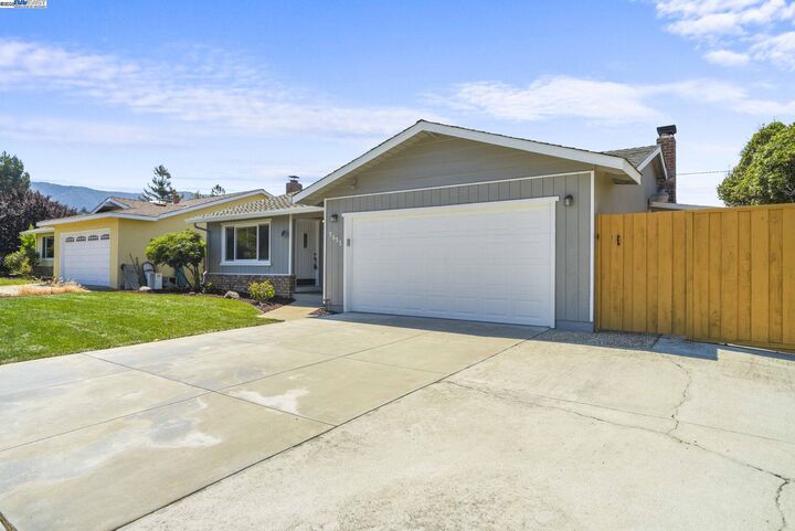 Property Photo: 5633 Drysdale Dr CA 95124