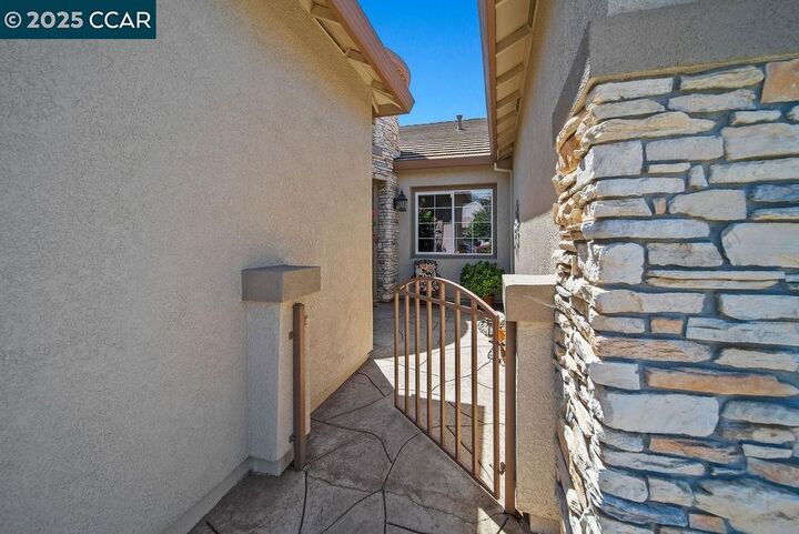 Property Photo: 2078 Bridgeport Loop CA 94505