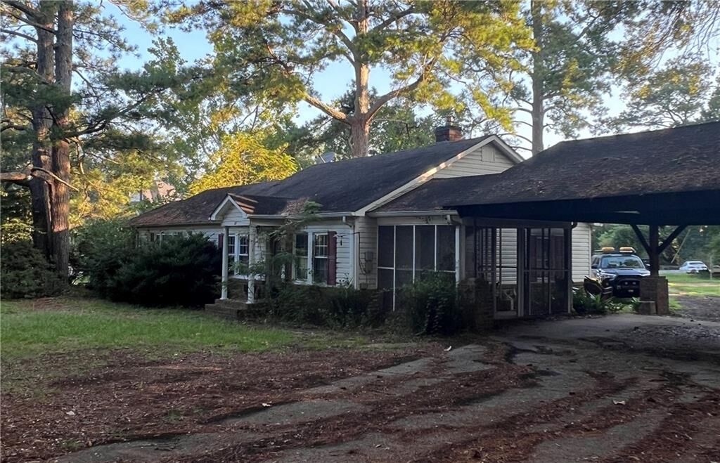 Property Photo: 83 Woodstock Road GA 30075