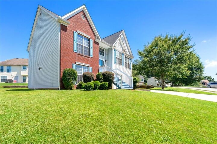 Property Photo: 1241 Creekview Circle GA 30296