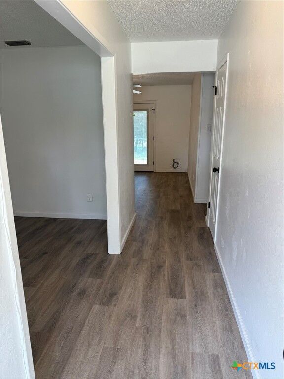 Property Photo: 1603 E Robertson Avenue TX 76522