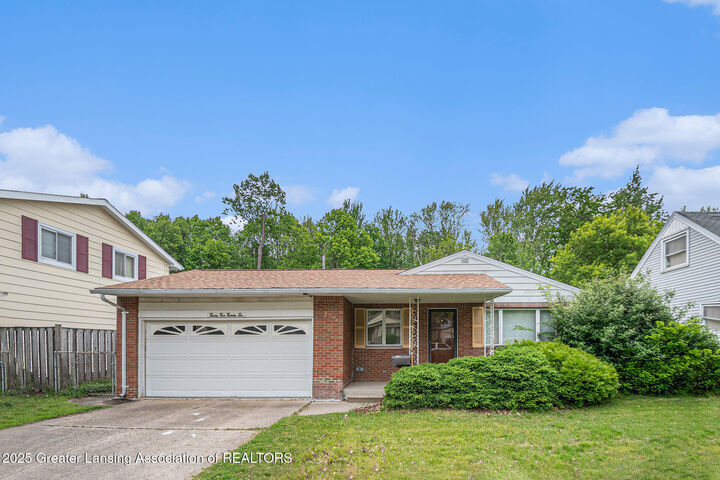 3226 Glasgow Drive  Lansing MI 48911 photo