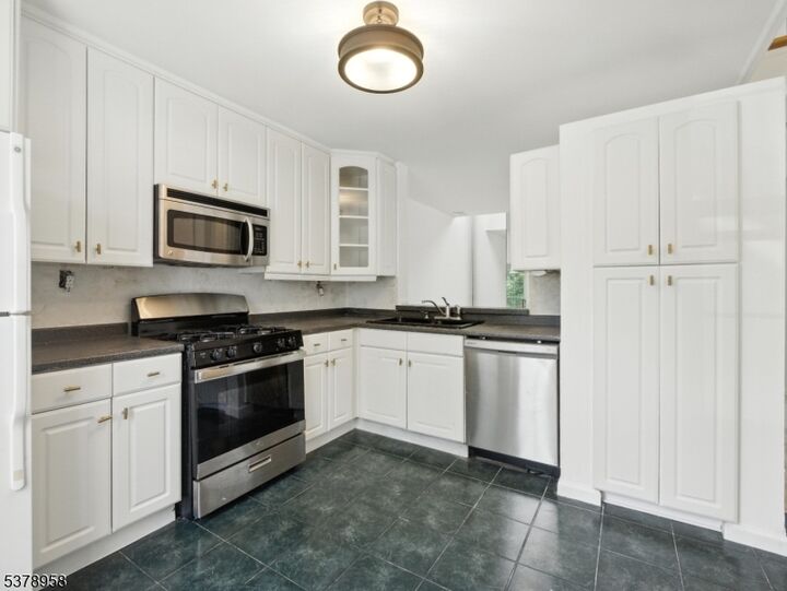 Property Photo:  206 Ash Ct  NJ 08852 