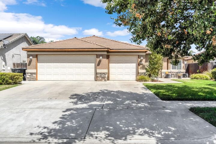 Property Photo:  1374 Semillon Street  CA 93230