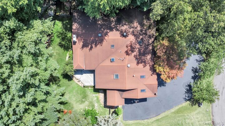 Property Photo:  4 Hilltop Place  NY 10952 