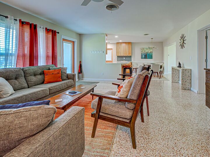 Property Photo:  