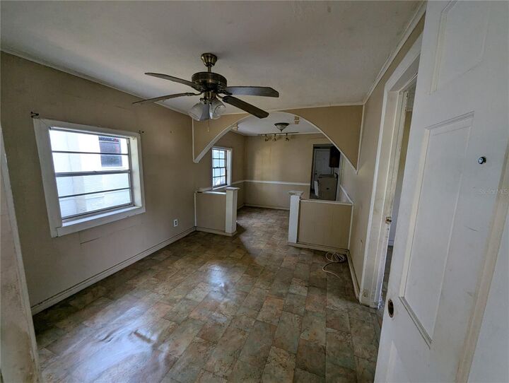 Property Photo: 1105 S Locust Avenue FL 32771