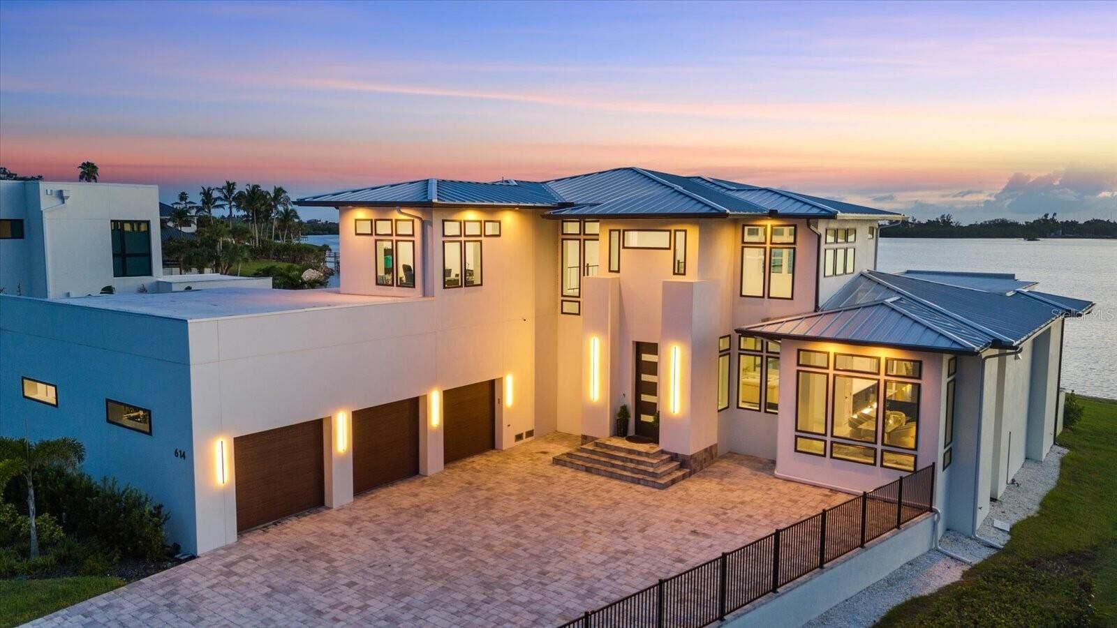 Property Photo:  614 Bayshore Drive  FL 34229 